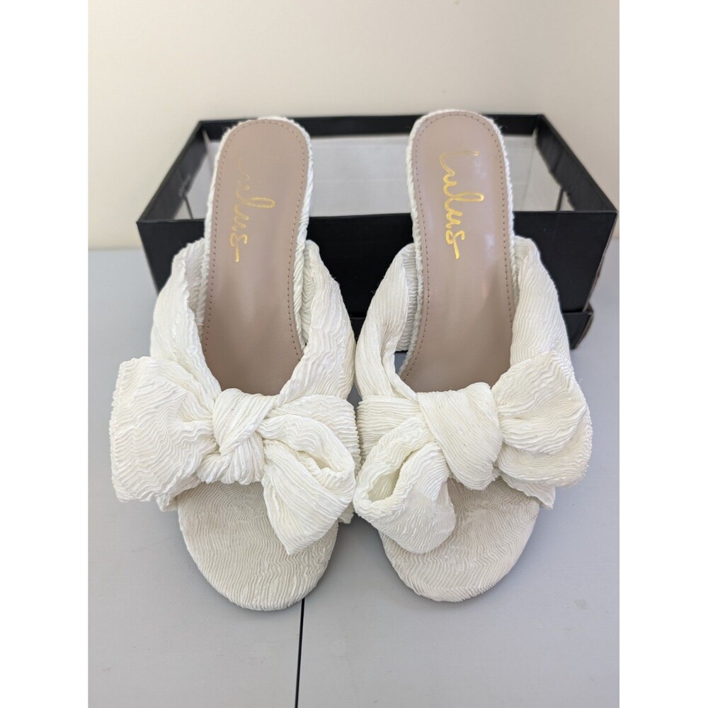 Lulu's White Shoes